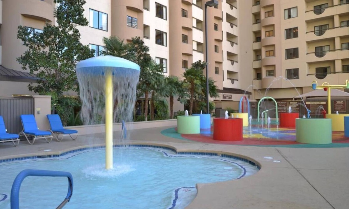 Las Vegas House | Ultimate Vacation! 2 Spaces w/Kitchen, Pool, Spa! Scan The Code For 3D Tour!