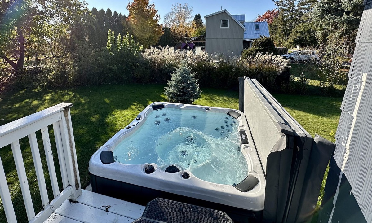 Virgil Cottage | Ultimate Wine Country Getaway - HOTTUB, Games Room, Netflix