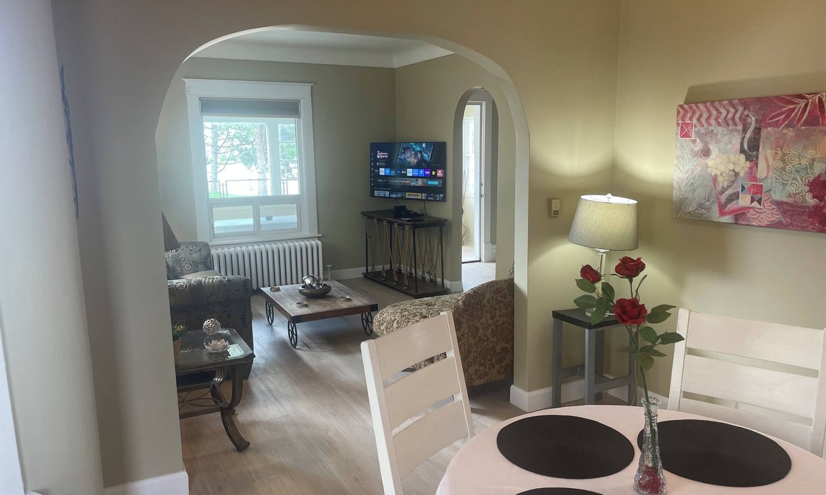 Niagara Falls House | Ultra Close to the Falls