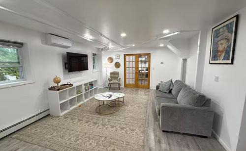 Ardsley Apartment | Ultra Contemporary Loft