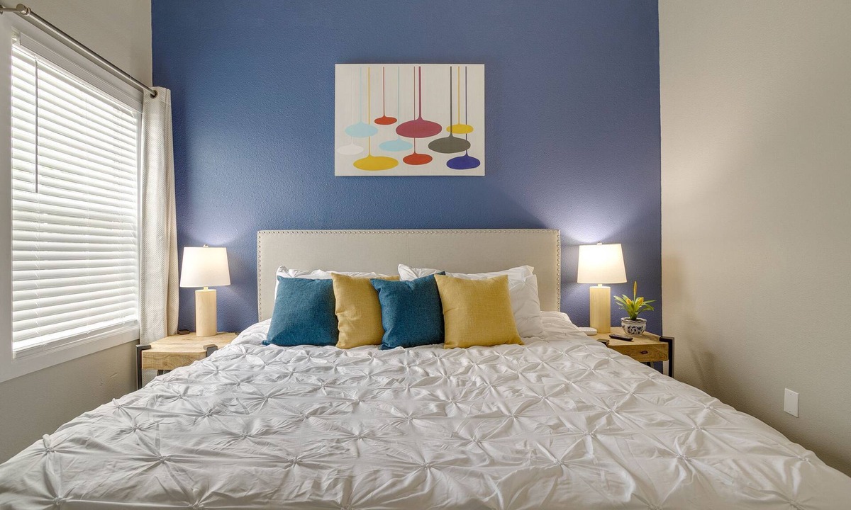 Central Arlington Apartment | Ultra Fast Internet✶King Bed✶4K TVs✶2 Car Parking #81