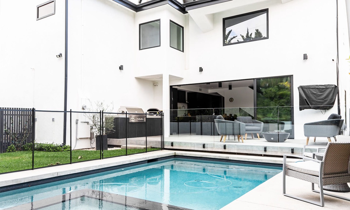 Mar Vista House | Ultra Luxury 6BR 4BA New Construction with Pool!
