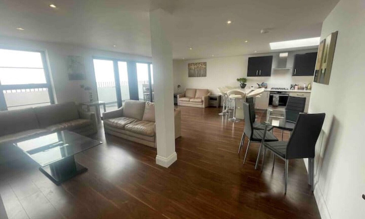 Holland-On-Sea Apartment | Ultra Luxury Beach Penthouse