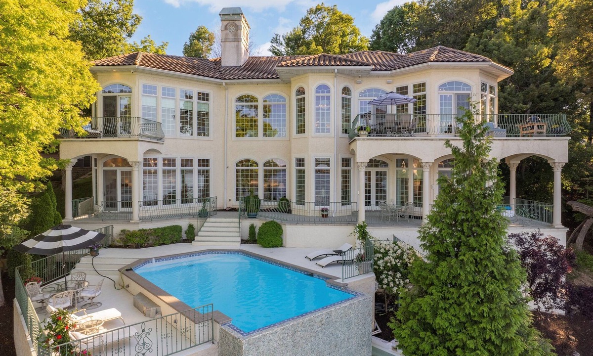 Osage Beach House | Ultra Luxury Lakefront Mansion in Porto Cima GV