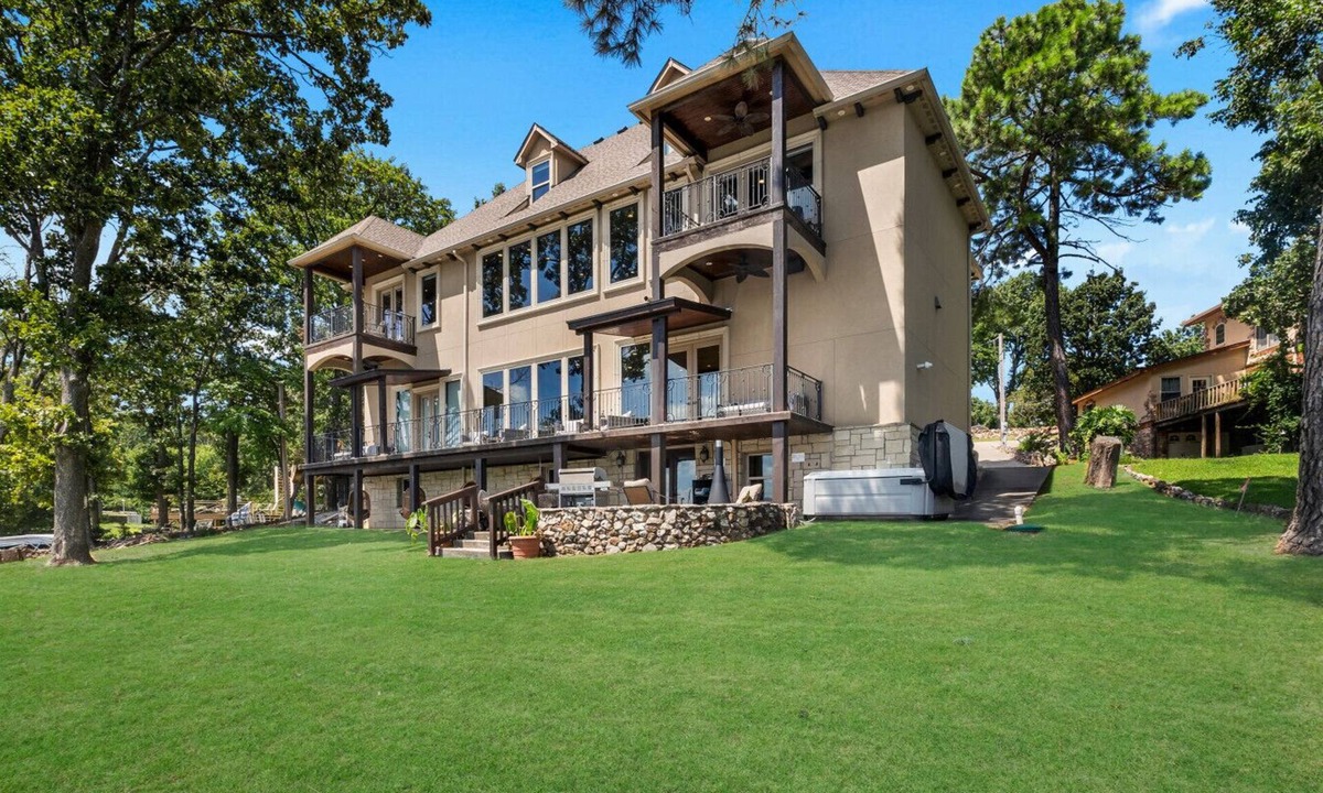 Afton Apartment | Ultra-Luxury Waterfront Retreat on Duck Creek Oklahoma