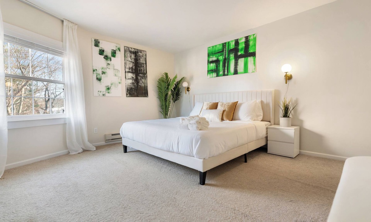White Plains House | Ultra-Modern Luxe - Sleek & Stunning Stay!
