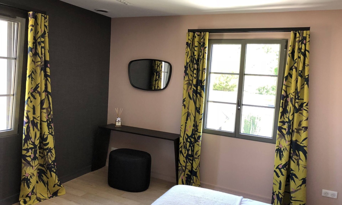 Les Mesneux House | UMAMI Deluxe Room