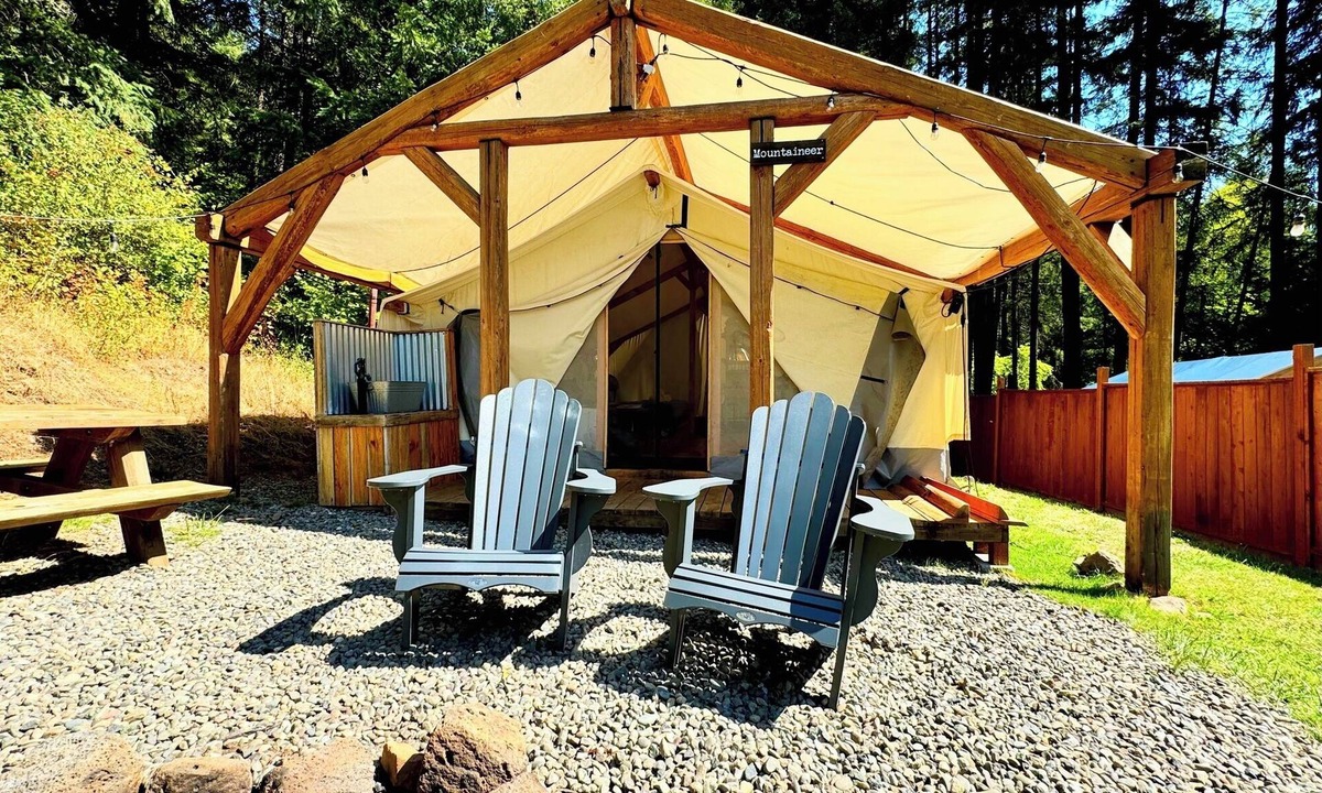 Idleyld Park Cabin | Umpqua National Forest Glamping Tent XL Mountaineer - Near Crater Lake & Umpqua Hot Springs