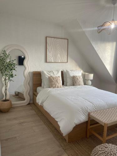 Mondeville Apartment | Un cocon où le temps s arrête