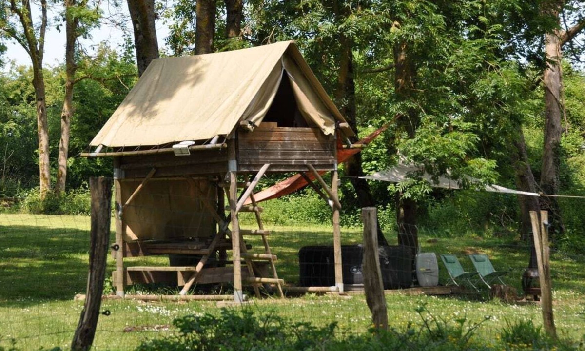 Saint-Jean-les-Deux-Jumeaux Cabin | Unusual weekend in a cabin