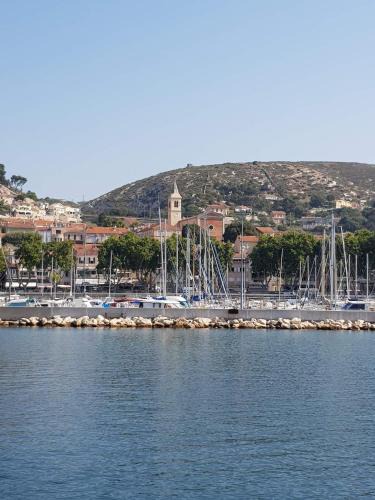 16th Arrondissement Apartment | Un havre de paix à l'Estaque Marseille