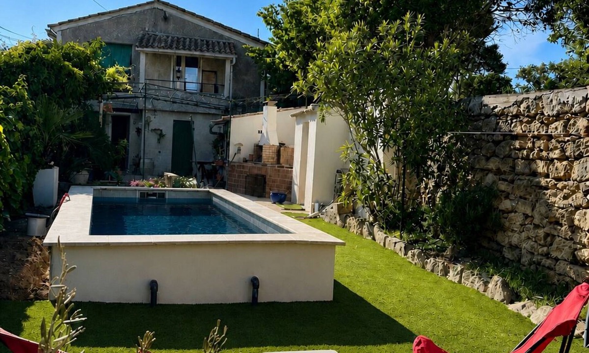 Aigues-Vives House | Un Mazet et sa piscine à la Campagne Gardoise