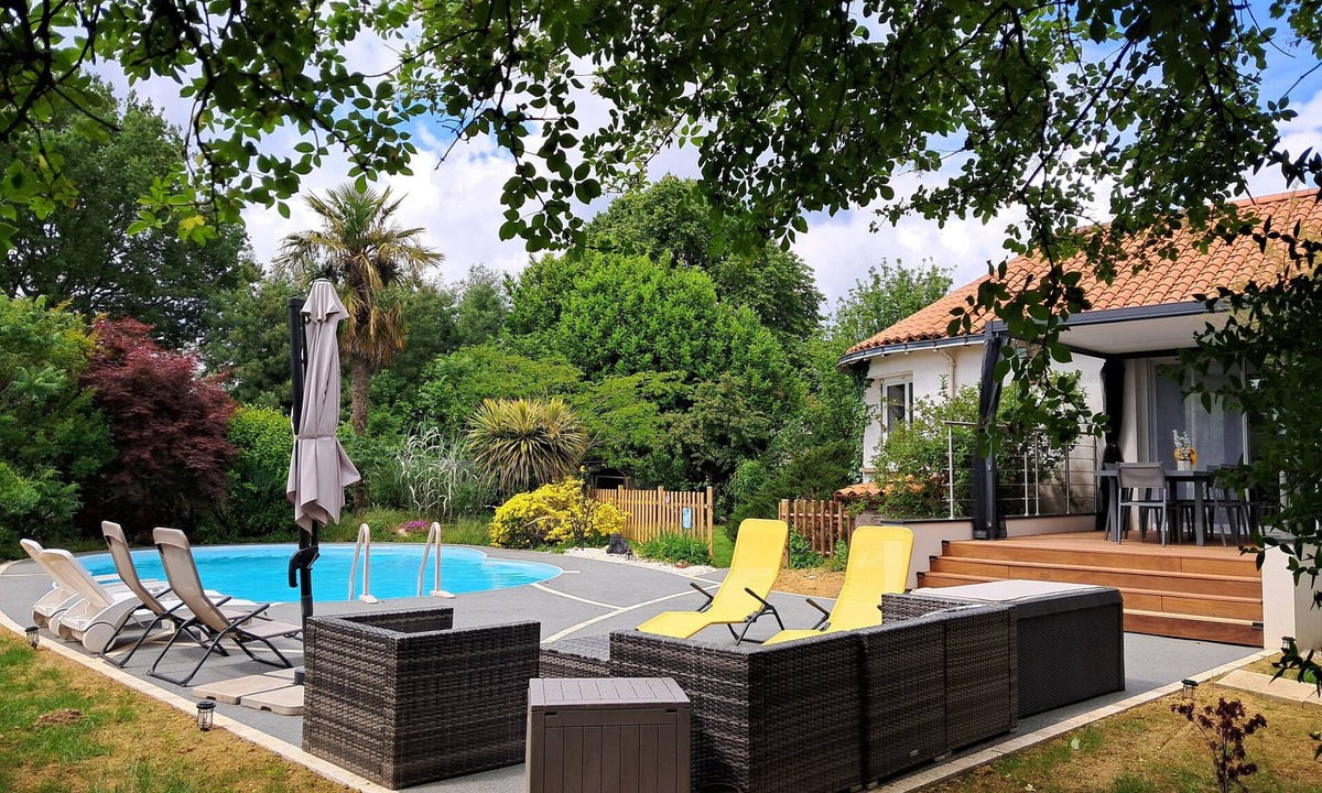 Saint-Maurice-le-Girard House | Un Petit Coin de Paradis à la Campagne