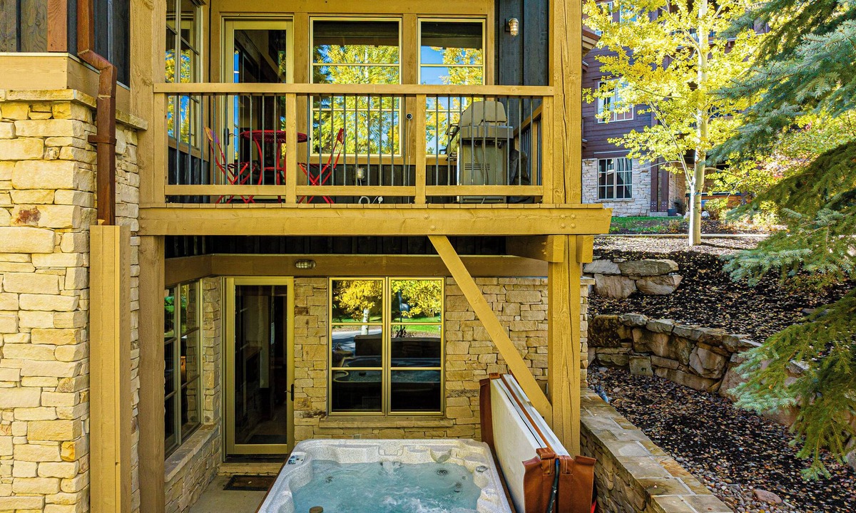 North Park City House | Unbeatable Location, Hot Tub, Luxury Townhome Park City Silver Star Ultimate! Ski In- Out!