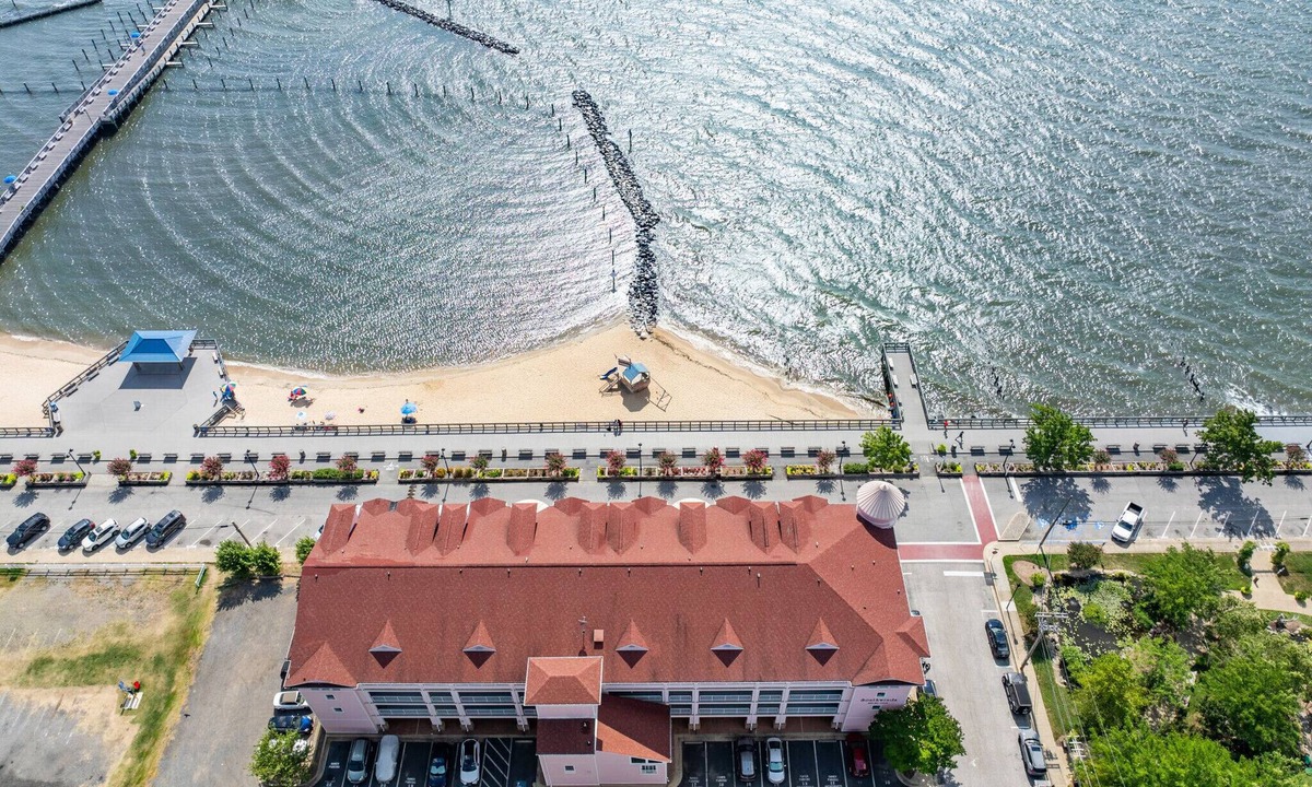 North Beach Condo | Unbelievable beach views for 6