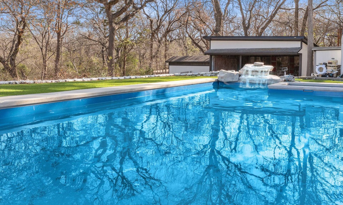 Dallas House | Uncommon Grounds Estate