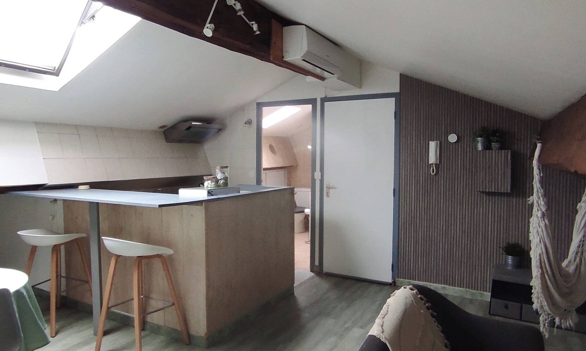Le Bourg Apartment | Under the roof