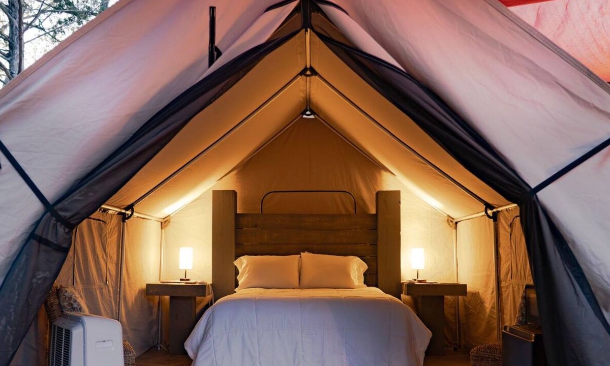 Branson House | Under the Stars at The Hideout