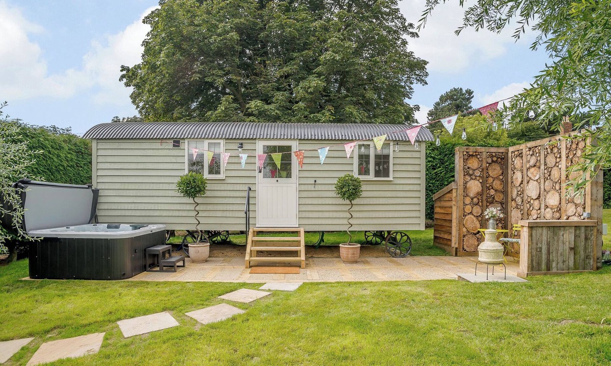 Wistow Cottage | Under Willows - UK12608