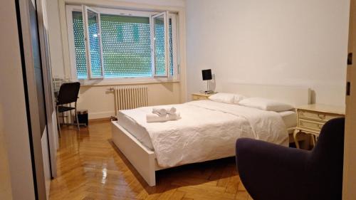 Lausanne House | une chambre à coucher dans un appartement au centre-ville