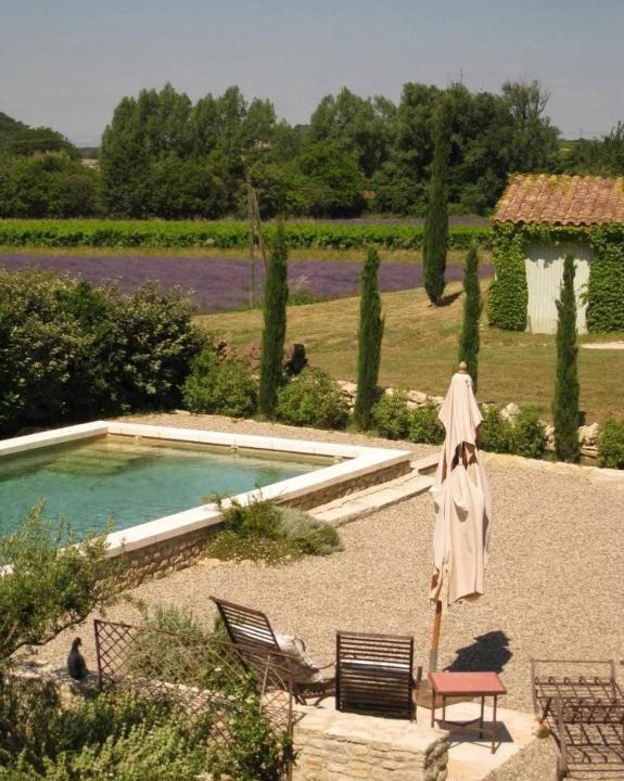 Taulignan House | Une chapelle en soie