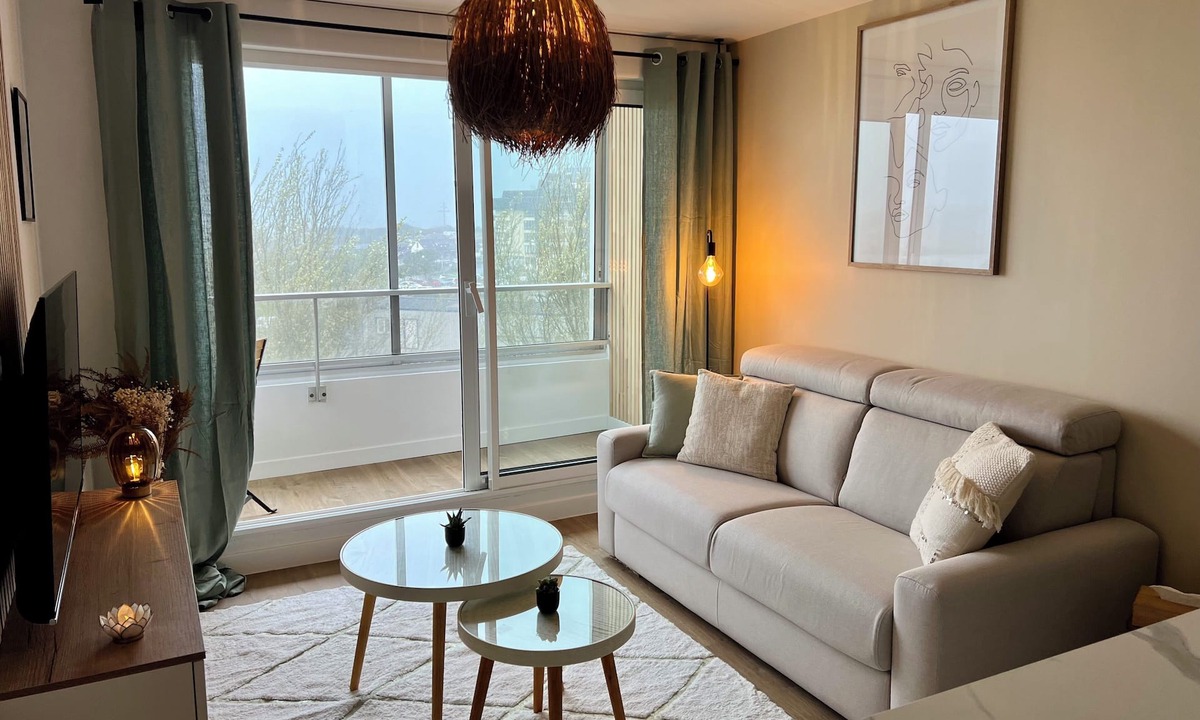 Courseulles-sur-Mer Apartment | Une Escale Chaleureuse!