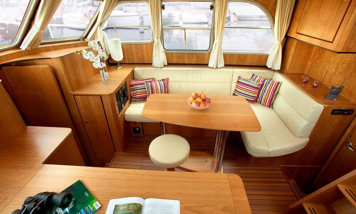 Accolay Boat Rental | Une Nuit à Bord