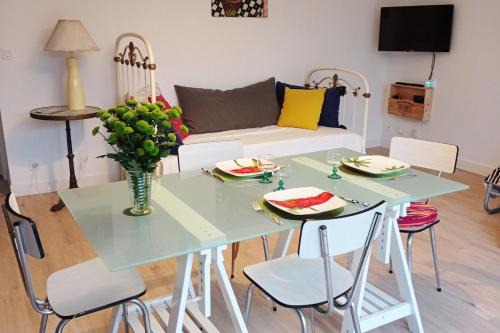 Langon Apartment | une terrasse en ville