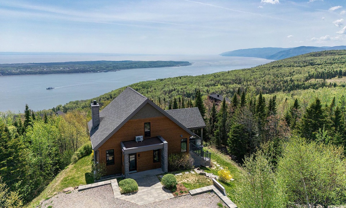 Saint-Joseph-de-la-Rive Ski Chalet | Une vue à Couper le Souffle - La Panoramique