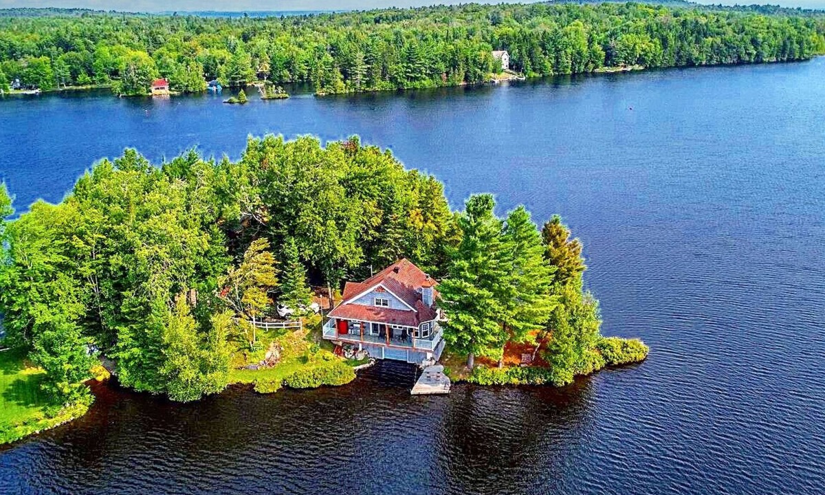 Saint-Benoit-Labre Ski Chalet | Unforgettable Extended Stays In Beauce At The Lake