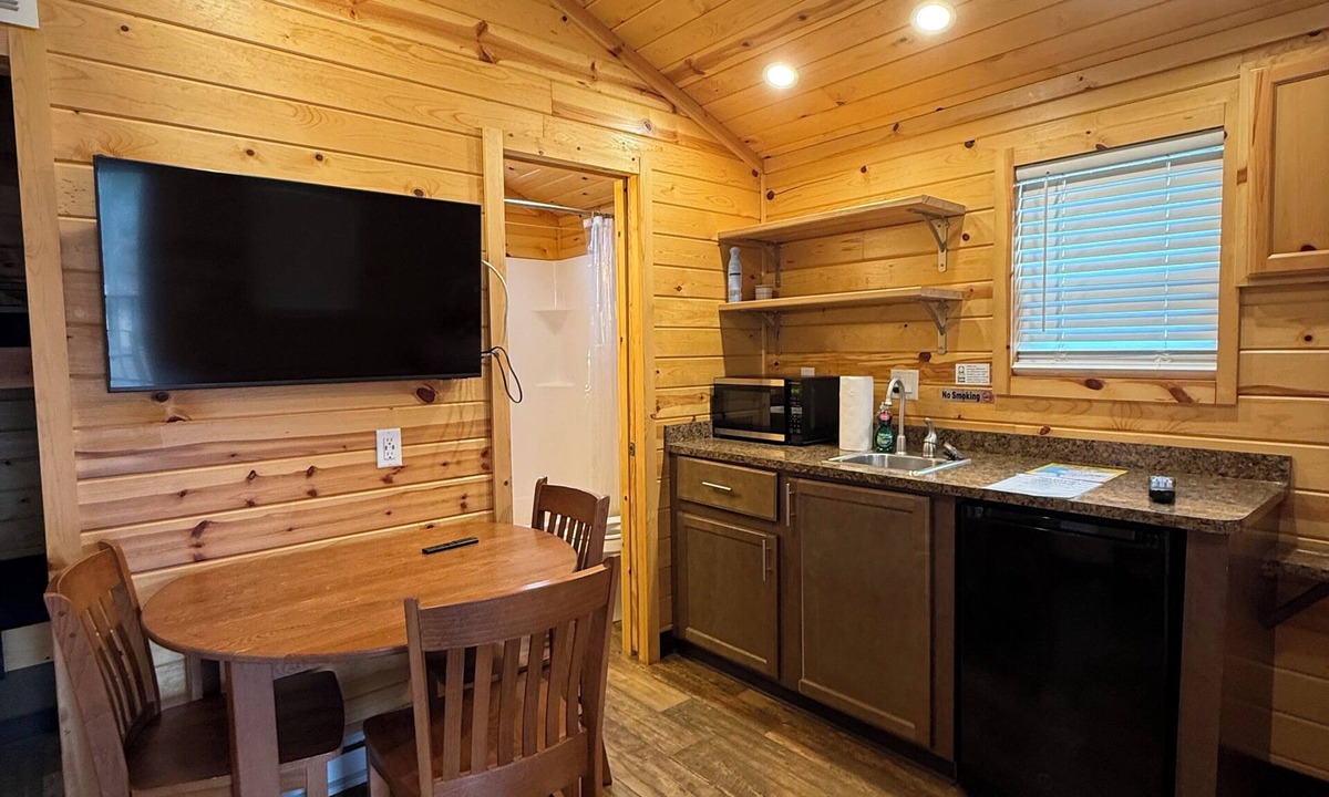 Hartwell Cabin | Unhitched Lake Hartwell