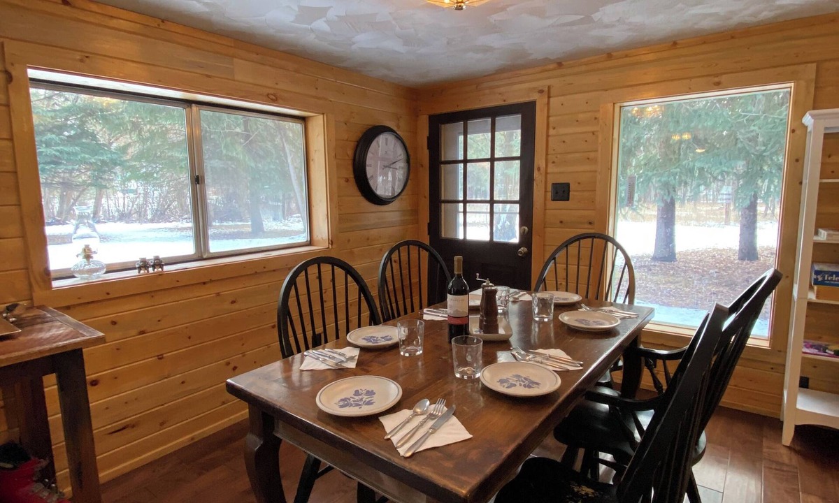 Gibbonsville Cabin | Unhook at Split Pine: North Fork Nights, Zero screens