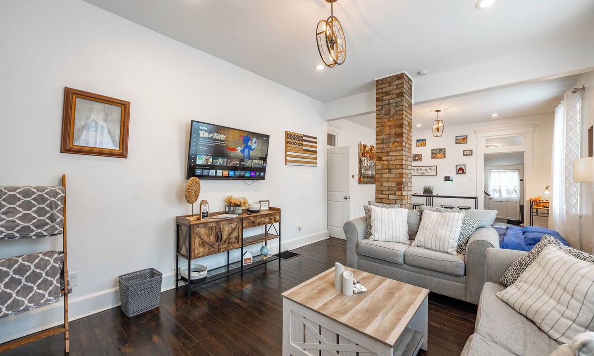 Indianapolis Other | Union Farmhouse - Dwtn Indy 2BR Farmhouse