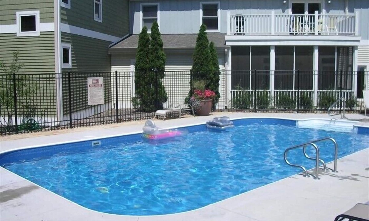 Union Pier Condo | Union Pier Condo with Association Pool! Close To Beach and Downtown!