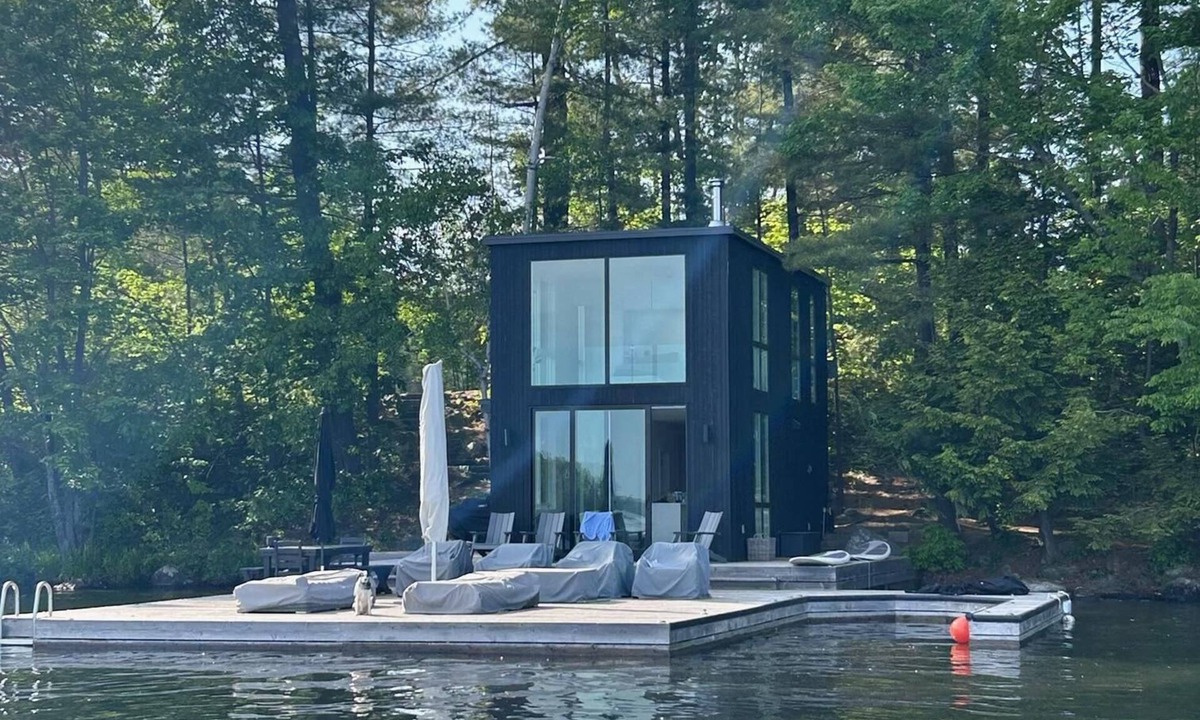 Minett Cottage | Unique 2+ bed 3+ bath Lake Rosseau cottage on the water