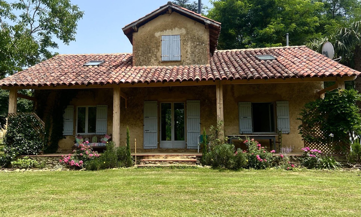 Cazaubon Cottage | Unique 2 Bed converted Designer’s Pigeonneir