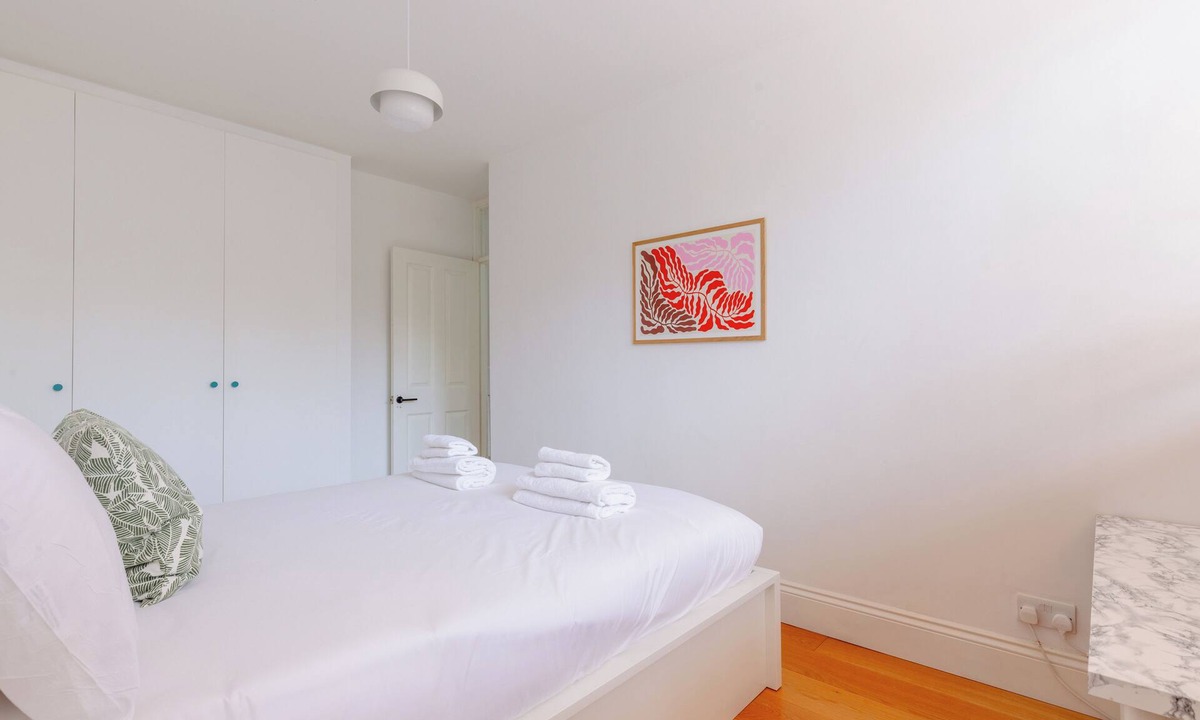 Hoxton Apartment | Unique 3BD Flat in Hoxton with Private Garden