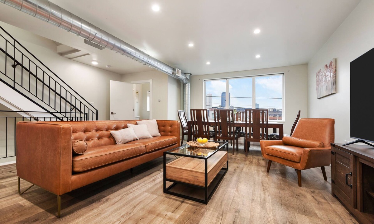 South Side Flats House | Unique 4Bed/3.5 Bath Townhouse/Garage+Rooftop Deck