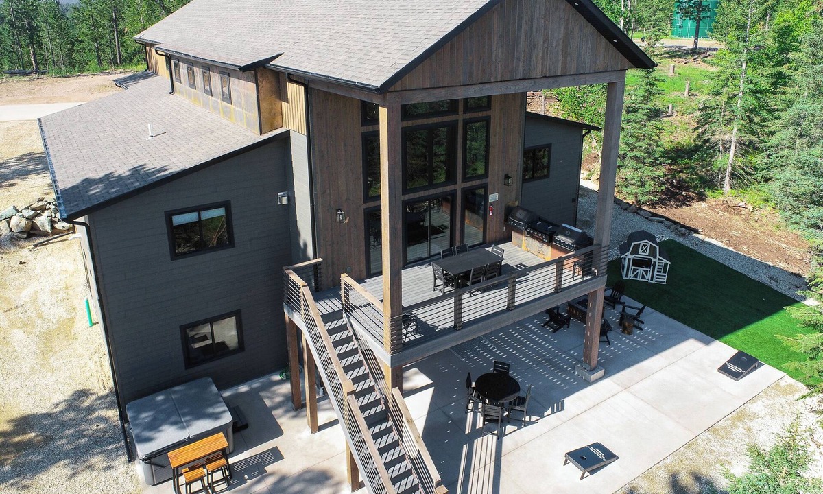 Lead Cabin | Unique 5000+ Sq. Ft. Spacious Lodge w/Hot Tub, Fire Pit, Access to Clubhouse