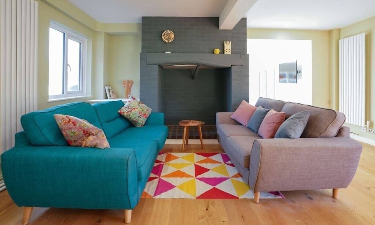 Ipswich House | Unique 5BD Farm House Perfect for Relaxing