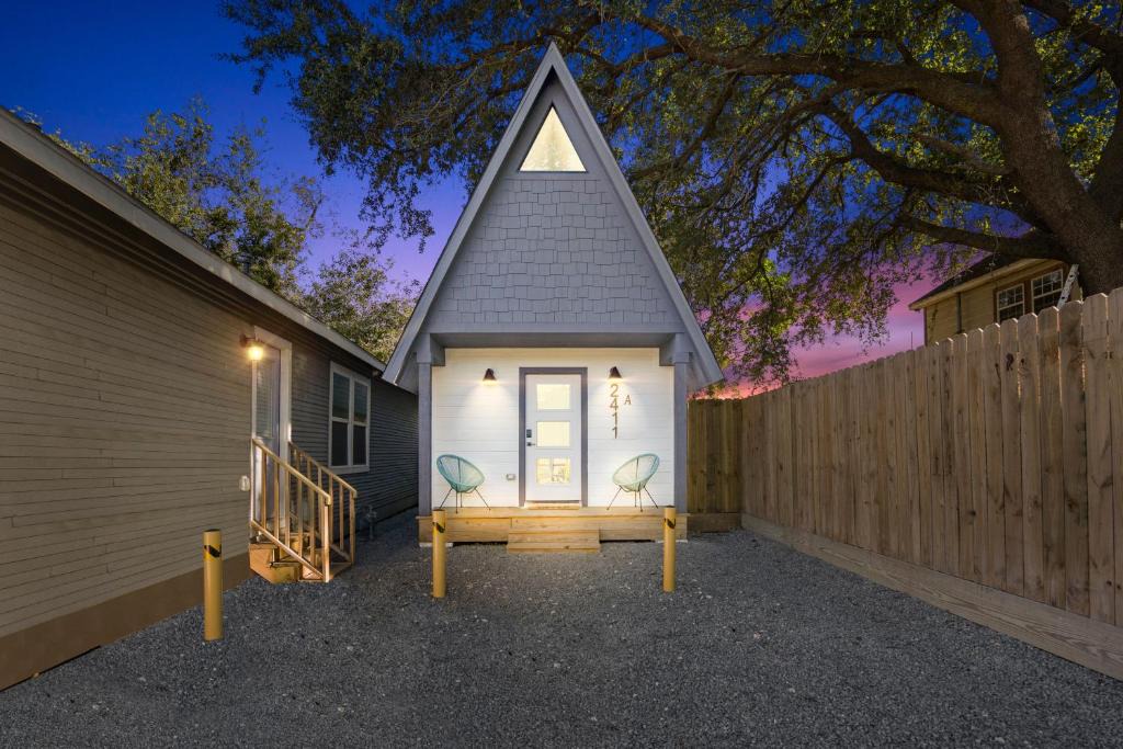 South Central Houston Apartment | Unique A-frame Tiny House in Houston Central