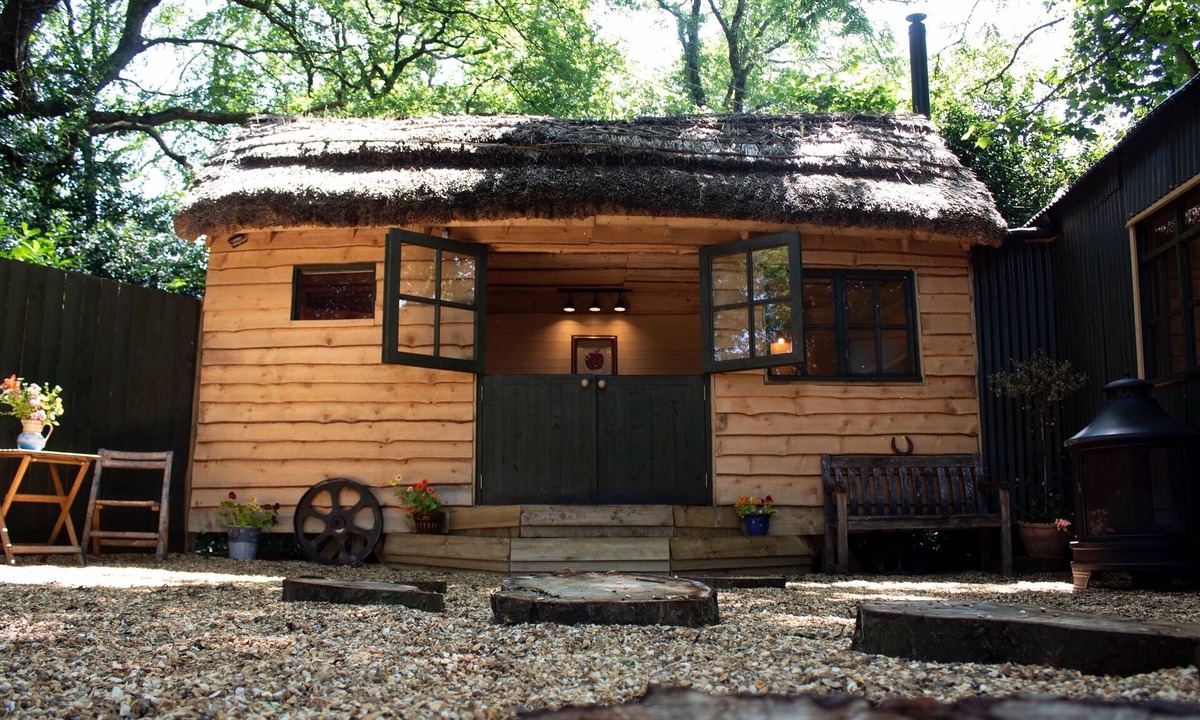 Holworth Cabin | Unique and Bespoke Stunning Thatched Dorset Shepherds Huts with Private Hot Tub