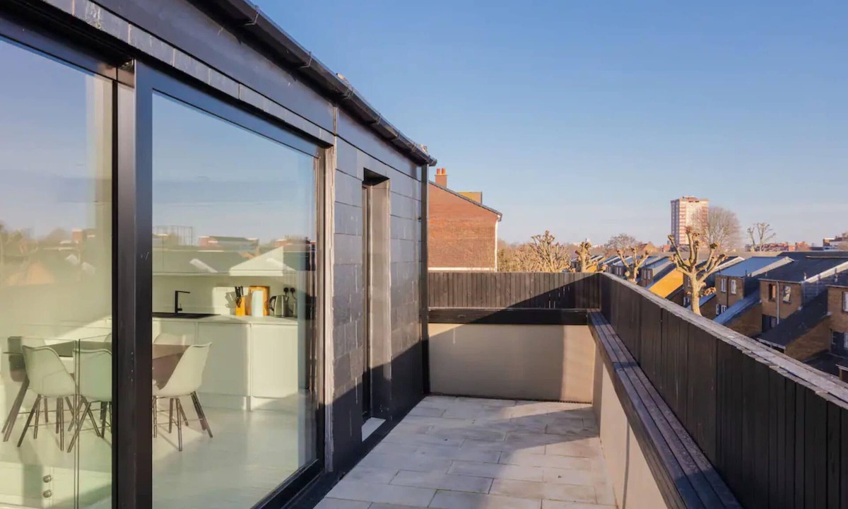 Haggerston Apartment | Unique and Sun Filled 2 Bedroom Flat with Balcony -Hackney