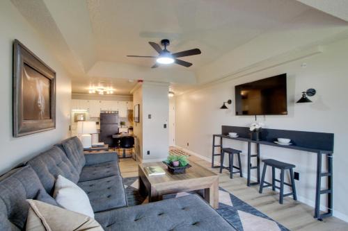 Louisburg House | Unique Aparthotel Stay 15 Mi to Overland Park