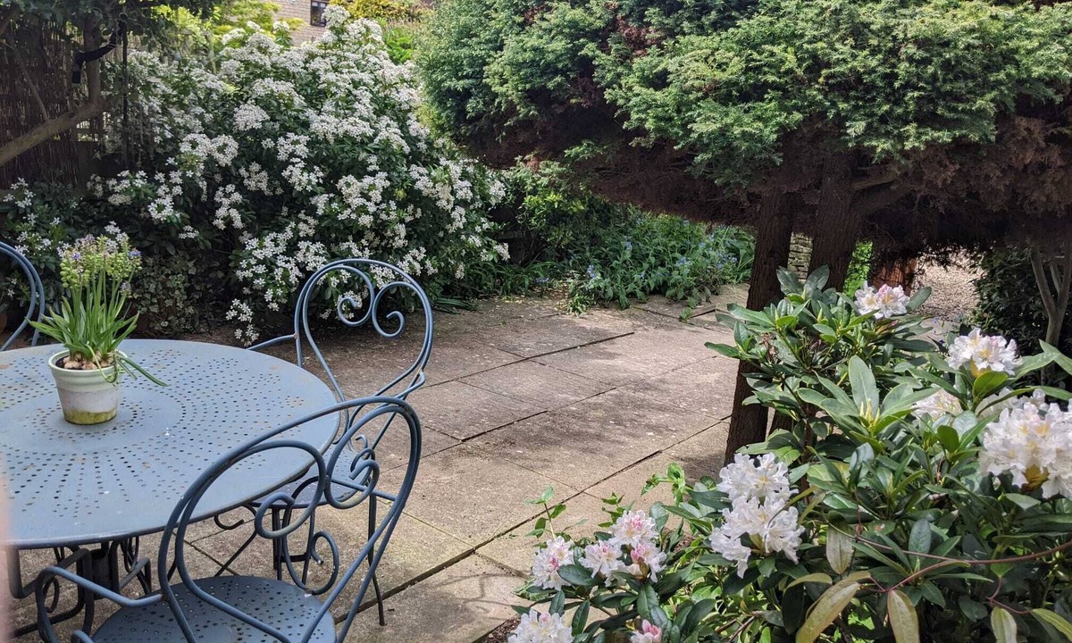 Chipping Campden Cottage | Unique Barn Conversion in Courtyard Setting with allocated parking space.