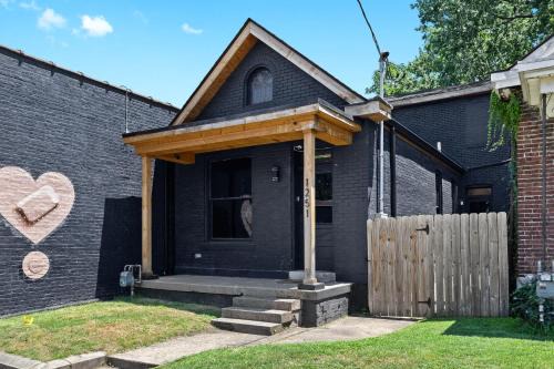 Shelby Park House | Unique Black Home in the Heart of Shelby Park