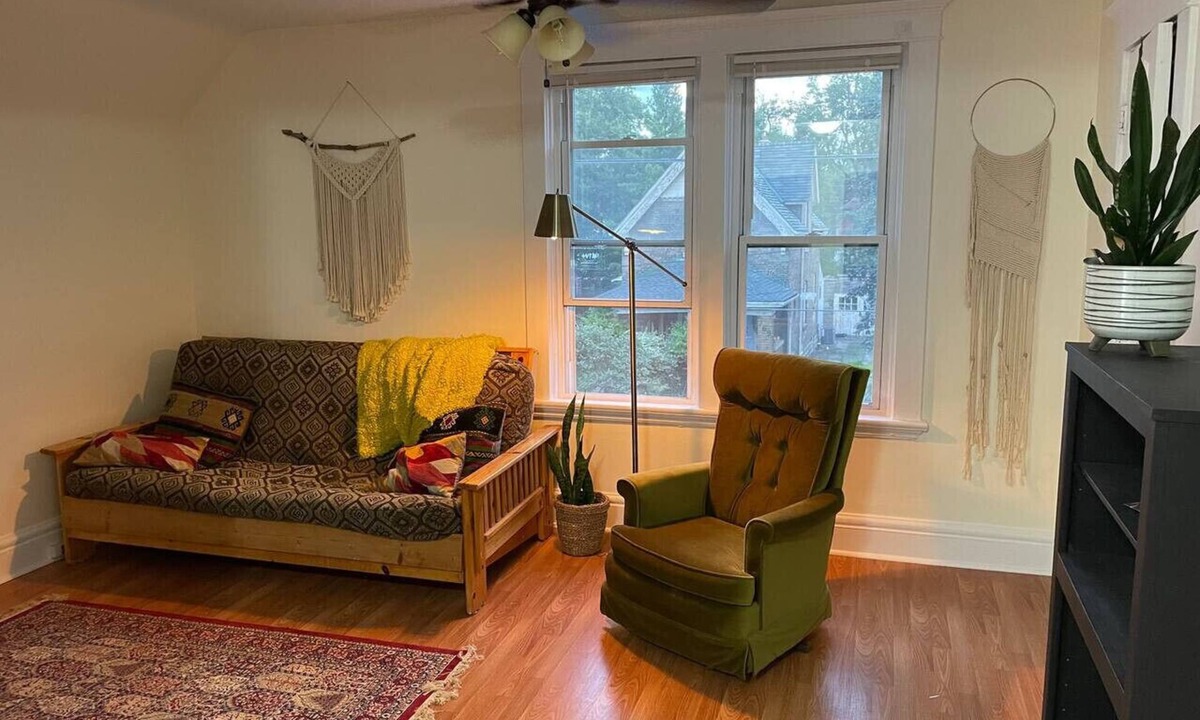 London Apartment | Unique Boho Unit Close to Downtown