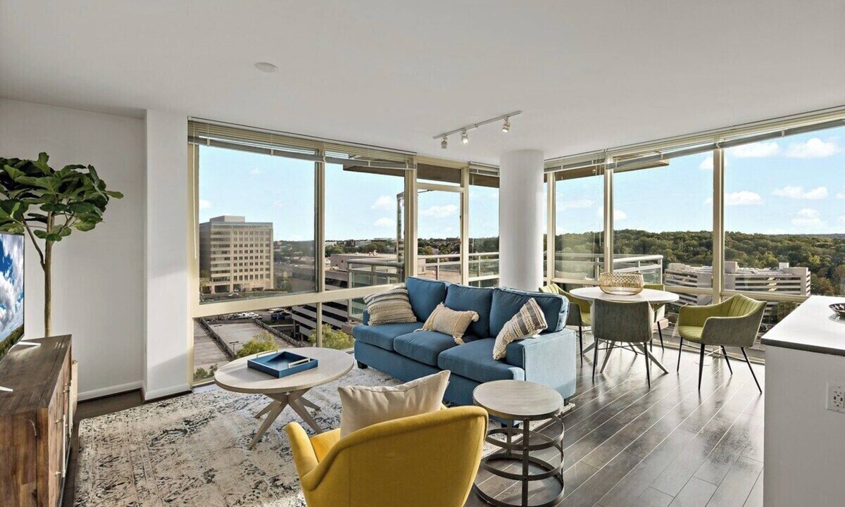 Vienna Apartment | Unique | Bright | Tysons | Views