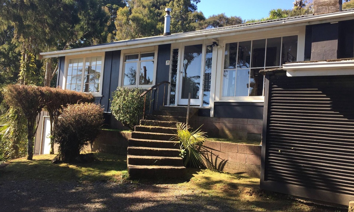 Piha Cottage | Unique Bush Hide