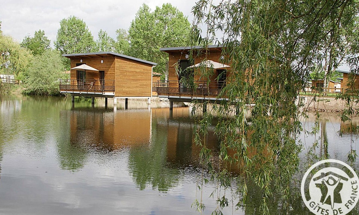 Veauchette Cottage | Unique cabin by a pond, pets allowed, private terrace